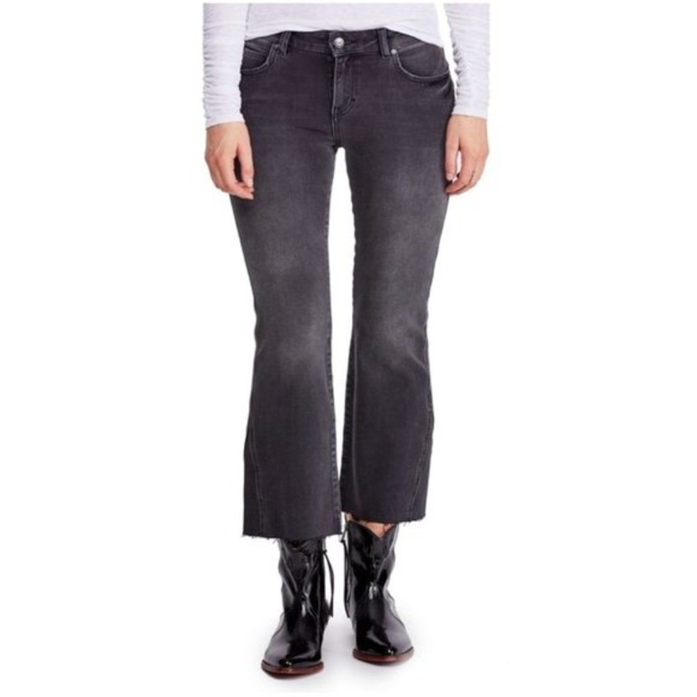 Free People Rita Raw Edge Crop Flare Jeans. 28